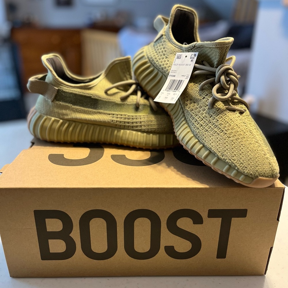 NWT Yeezy Boost 350 V2 Sulfur FY5346